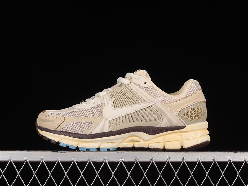 Zoom Vomero 5 Oatmeal