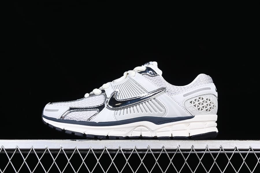 Zoom Vomero 5 Photon Dust Metallic Silver